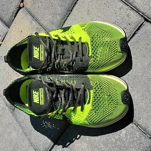 Nike Flyknit Racer neon green